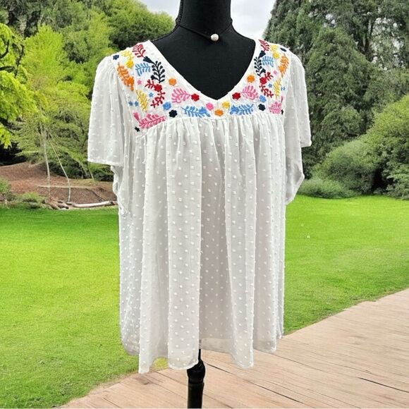 Adorable white embroidered flutter sleeve V neck  flowy bohemian top w dots - Picture 1 of 8